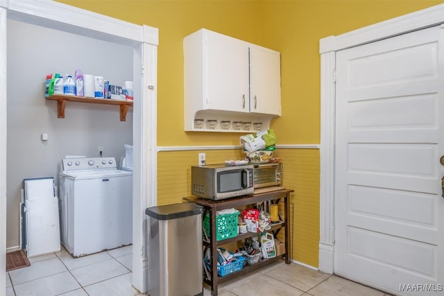 laundry room featuring light tile patterned flooring and washer / dryer