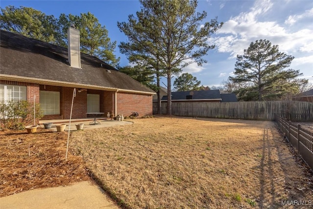 view of yard featuring a patio