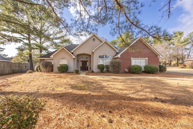 view of front of house featuring a front lawn