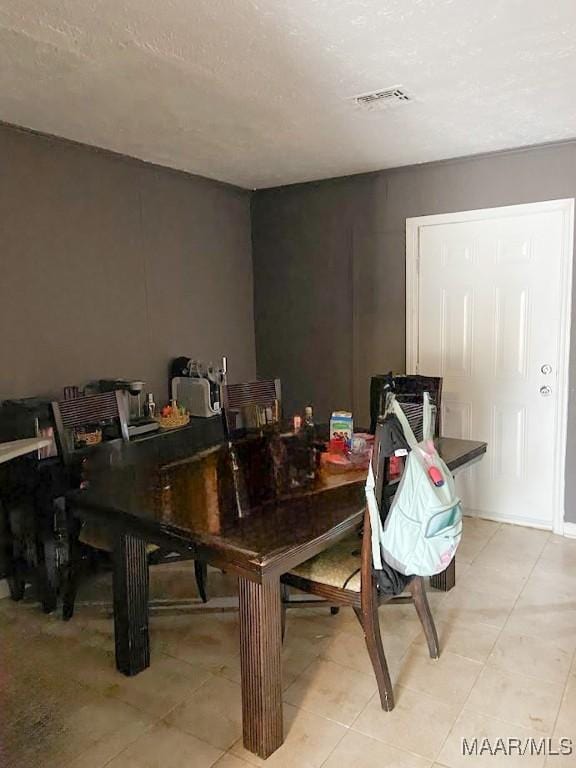 dining room featuring light tile patterned floors