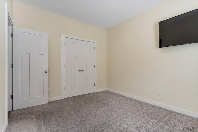 unfurnished bedroom with carpet flooring and a closet