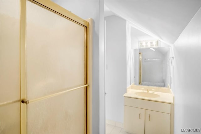 120 Willow Ln, Wetumpka, AL 36092 - bathroom featuring lofted ceiling, vanity, and a shower with shower door