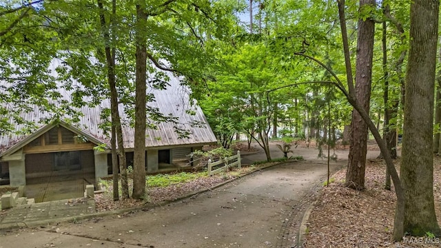 120 Willow Ln, Wetumpka, AL 36092 - view of front of house with metal roof and driveway
