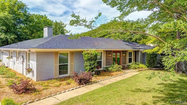 ranch-style house featuring a front lawn