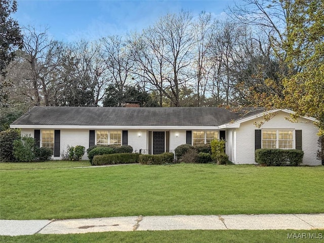 ranch-style house featuring a front lawn