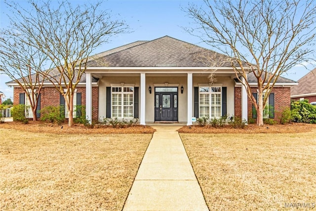 view of front facade with covered porch and a front yard