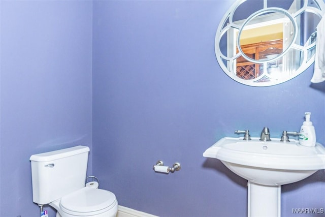 bathroom featuring toilet and sink