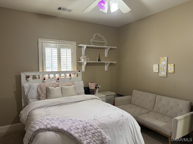 bedroom with ceiling fan