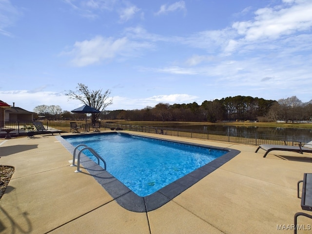 view of swimming pool featuring a patio