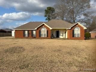 single story home featuring a front yard