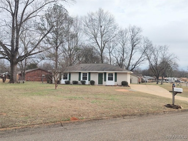 ranch-style home featuring a front lawn