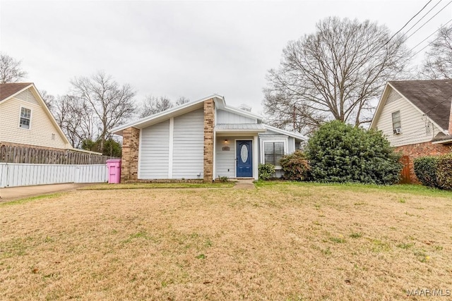 view of front of property with a front yard