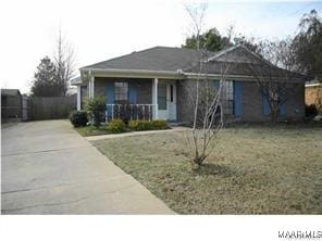 view of front of house with covered porch and a front yard