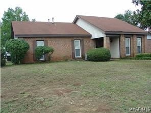 view of front of house with a front yard