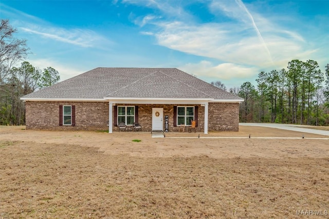 ranch-style home featuring a front yard