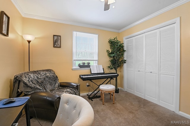 living area featuring crown molding, carpet, and ceiling fan