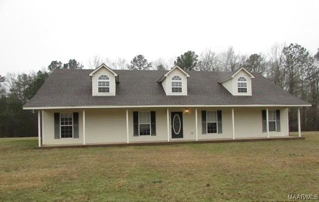 view of front of house featuring a front lawn