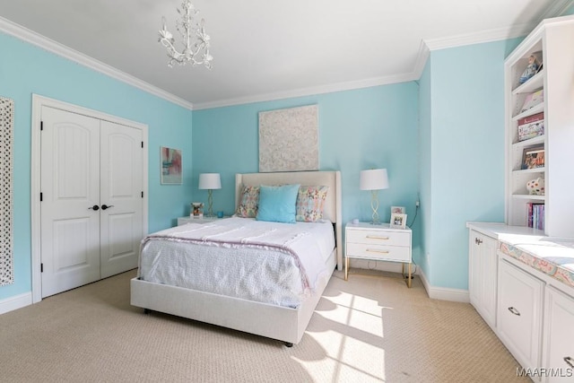 bedroom with crown molding, a closet, a chandelier, and light carpet