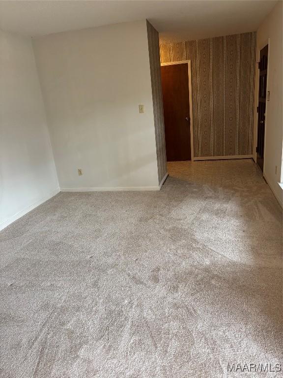 unfurnished room featuring carpet