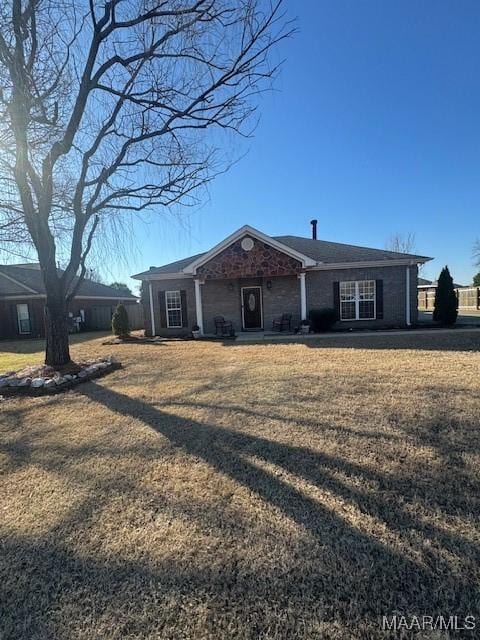 view of front of house with a front yard