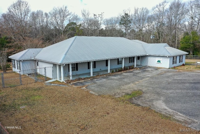 view of front of home featuring a porch