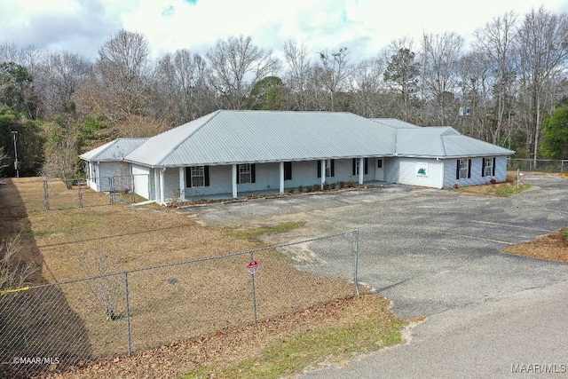 ranch-style house with covered porch