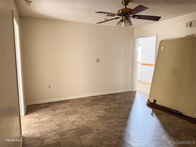 unfurnished room featuring ceiling fan and a textured ceiling