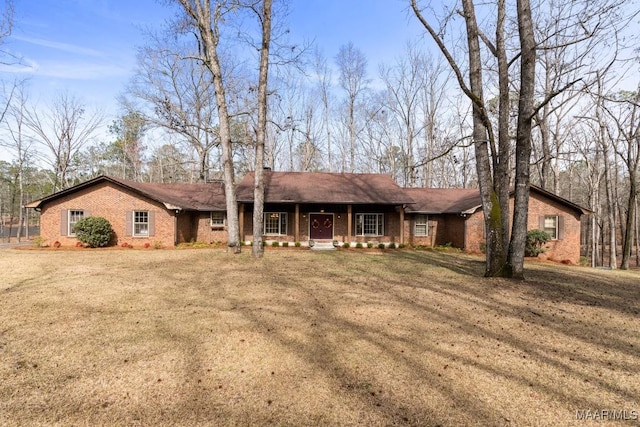 ranch-style house featuring a front lawn