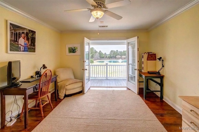 sitting room with crown molding, dark wood-type flooring, and ceiling fan