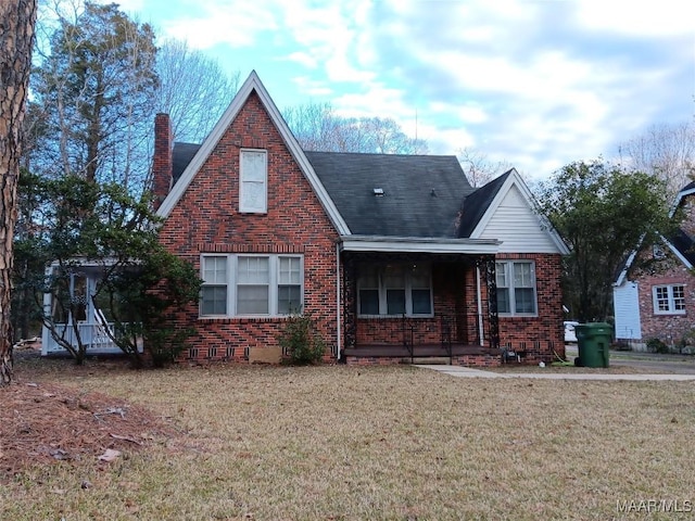 view of front of property with a front lawn