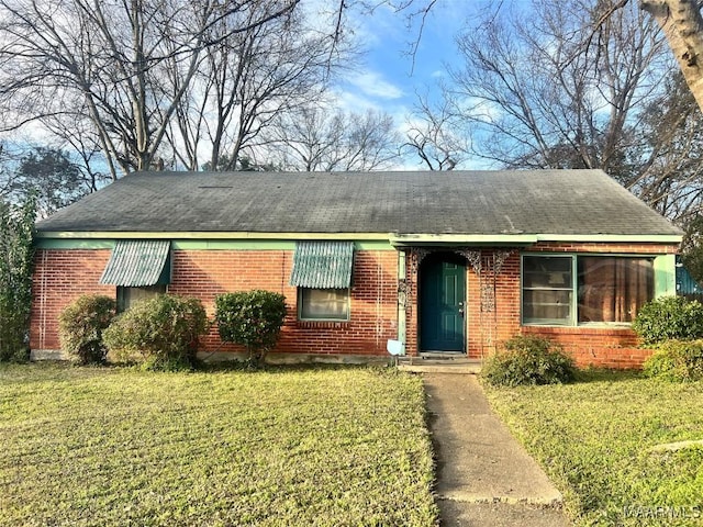 view of front of house with a front yard