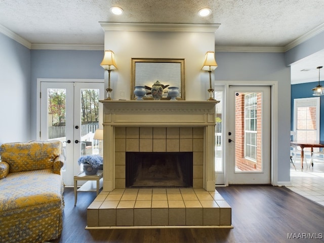 living room with crown molding, wood-type flooring, and a wealth of natural light