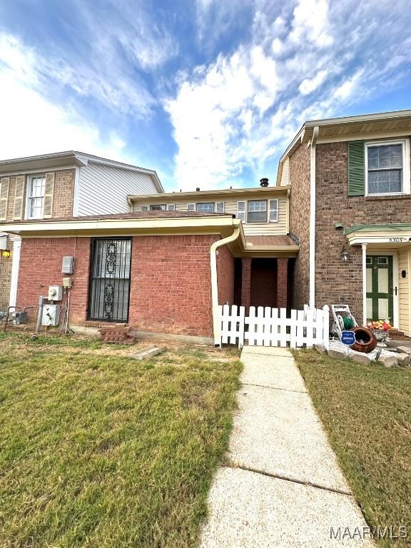 view of front of home with a front yard