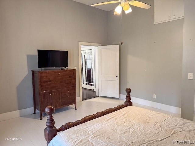 bedroom with a towering ceiling and ceiling fan