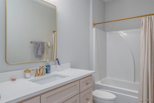 full bathroom with shower / tub combo with curtain, vanity, and toilet