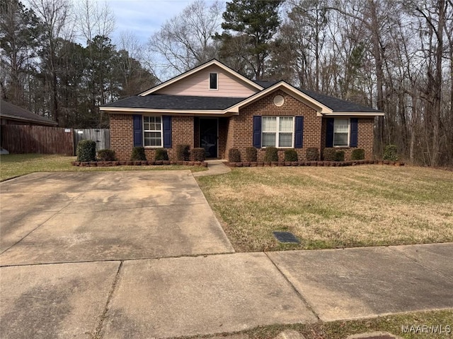 single story home featuring a front yard