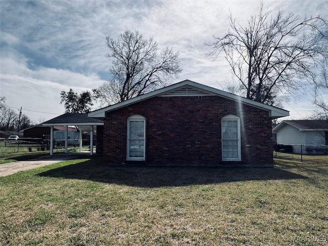 view of front facade with a carport and a front lawn