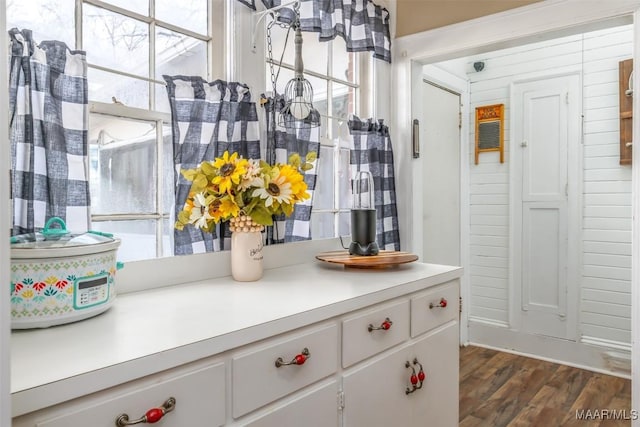 interior details with hardwood / wood-style floors