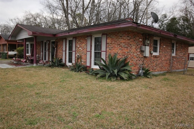 view of front facade featuring a front yard