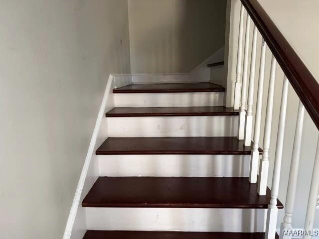 3110 Highfield Dr, Montgomery, AL 36111 - view of staircase