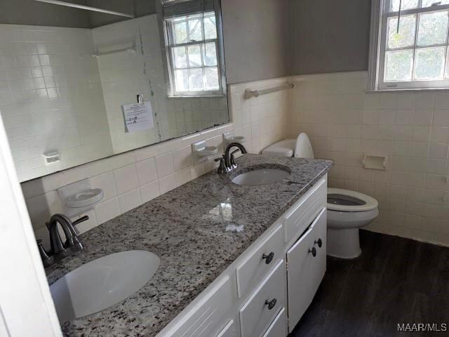 3110 Highfield Dr, Montgomery, AL 36111 - bathroom with a sink, toilet, and double vanity