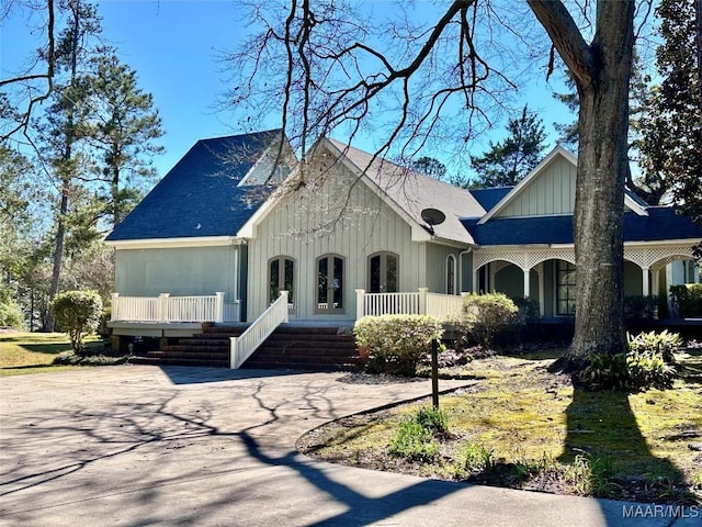 view of front of house with roof with shingles