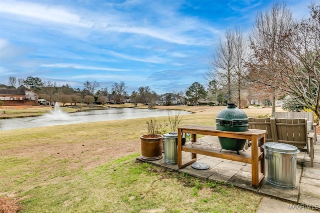 view of yard featuring a water view