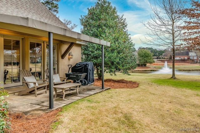 view of yard featuring a water view