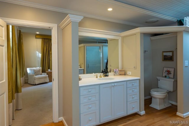 full bathroom with baseboards, vanity, toilet, and crown molding