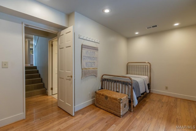 bedroom with light wood finished floors, baseboards, visible vents, and recessed lighting