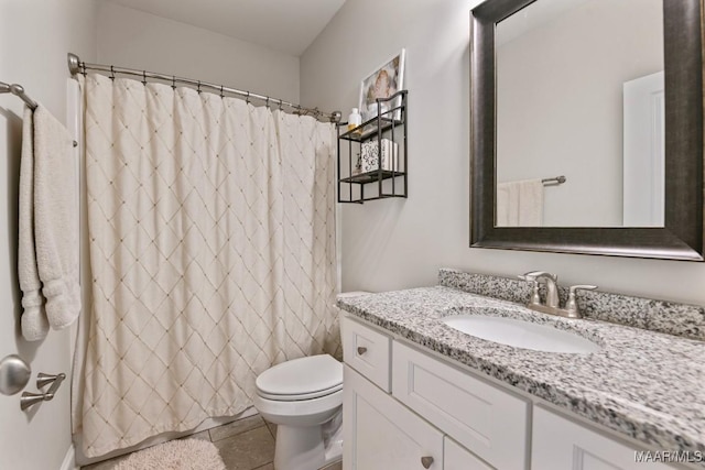 full bathroom with curtained shower, vanity, and toilet