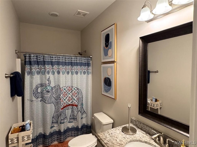 bathroom with curtained shower, visible vents, vanity, and toilet