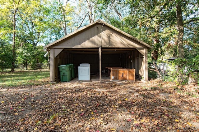 garage with washer / dryer and fence