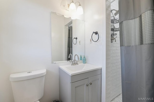 full bathroom with toilet, vanity, and a shower with curtain